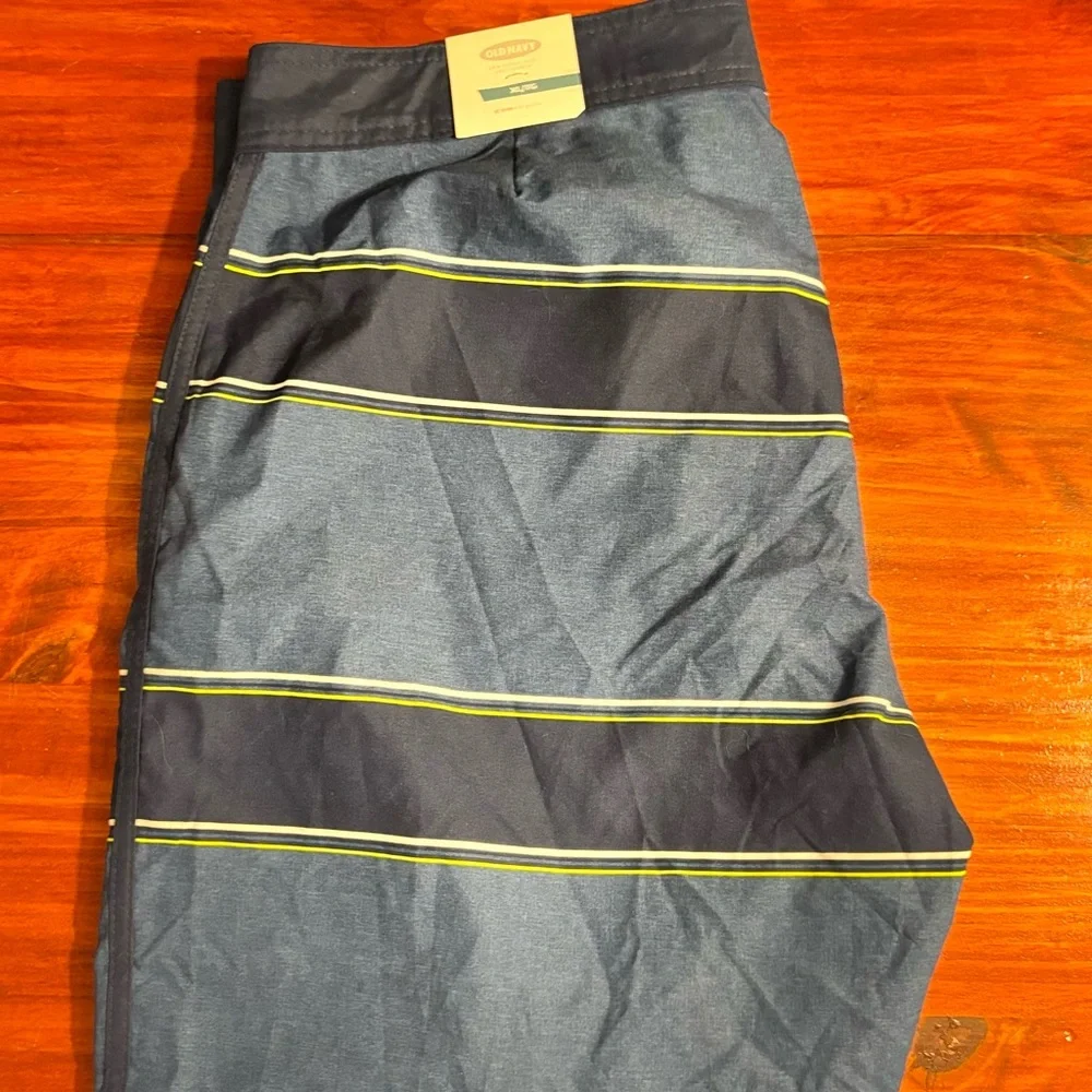 Old Navy Men's Gray‎ and Yellow Board Shorts
